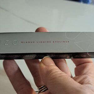 UZO BLAQUE LIQUID EYELINER